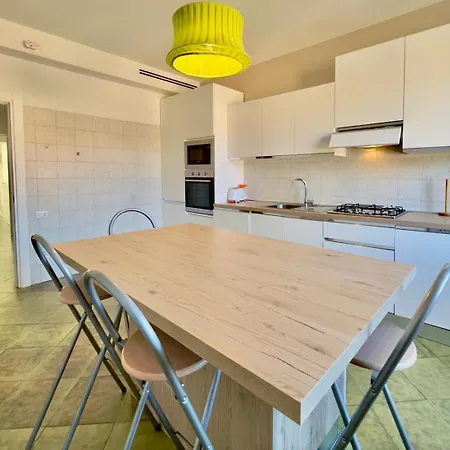 Apartamento Mimmo 9 Beachfront, 3 Bedrooms, And Parking Space *