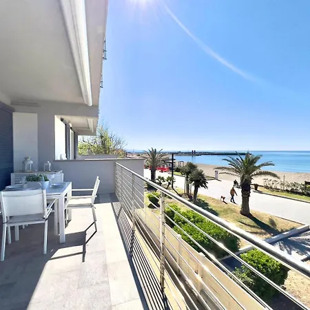Mimmo 9 Beachfront, 3 Bedrooms, And Parking Space Apartamento *